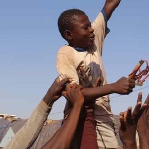 Burkina Faso : un garçon détruit un drone français à l’aide d’un lance-pierres (vidéo)